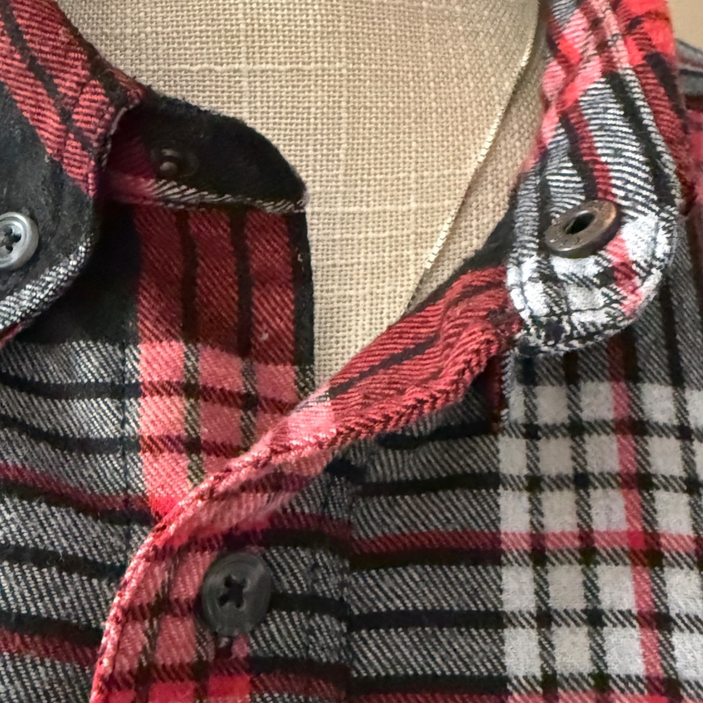 Men's KAVU Red Black Plaid Long Sleeve Button Down Shirt Size M - Picture 9 of 13